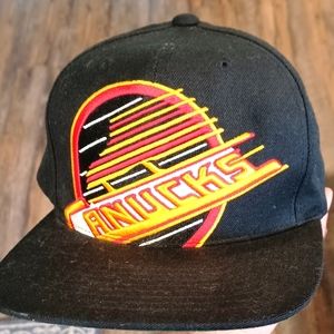 Canucks snap back hat